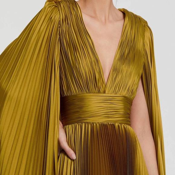 MAC DUGGAL Pleated Charmeuse V Neck Gown With Cape In Chartreuse NWT $598 SZ 8 - Picture 2 of 16